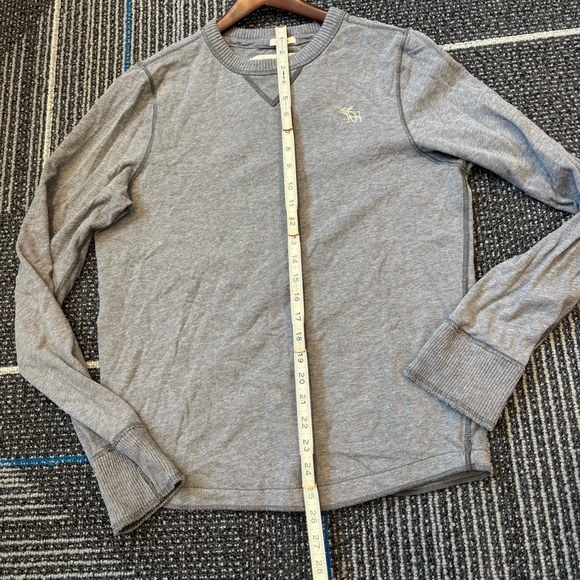 Abercrombie & Fitch Large Top Muscle Gray Long Sleeve - Picture 10 of 12